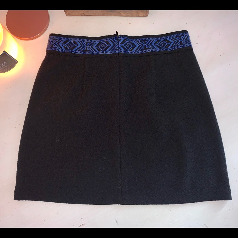 Patterned Mini Skirt - Picture 2 of 4